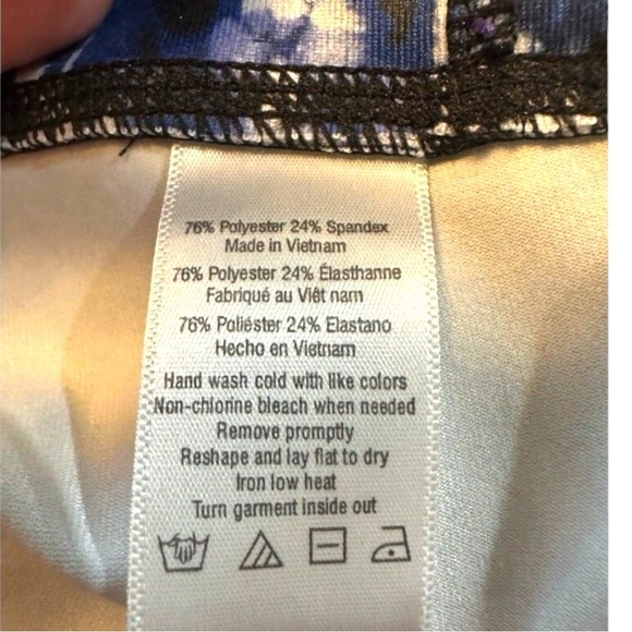 ALO Yoga Blue Patterned Leggings - Picture 9 of 9